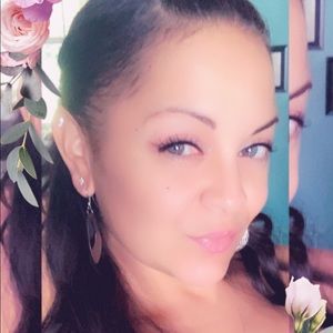 Meet your Posher, Leira